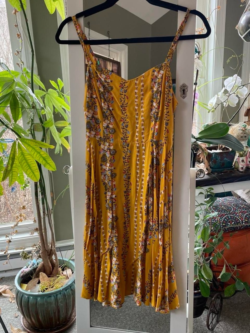 Old Navy yellow floral dress with adjustable straps! Size: S